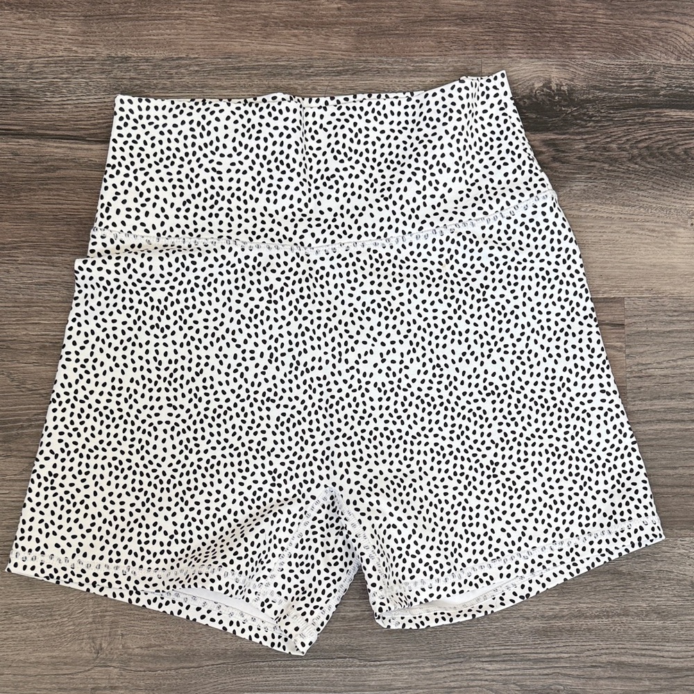Buffbunny white and black bossy print